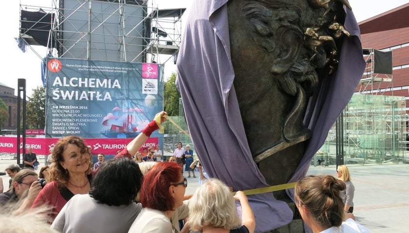 Odsłonięcie rzeźby