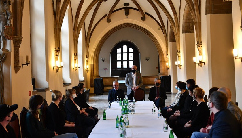 W ratuszu prezydent Wrocławia wręczył stypendia na realizację przedsięwzięć artystycznych
