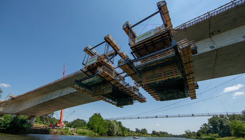 Budowa mostu nad Odrą w ramach powstającej trasy AWW