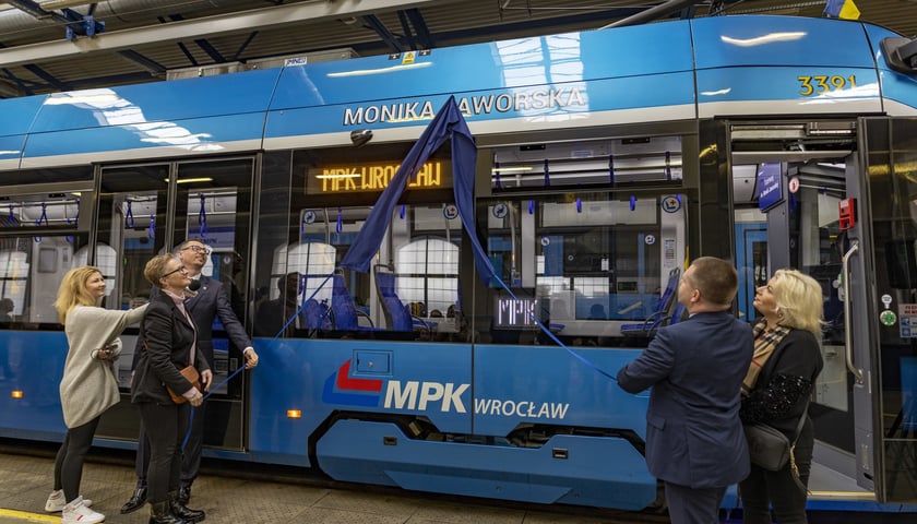 Uroczystość nadania imienia Moniki Jaworskiej tramwajowi wrocławskiego MPK