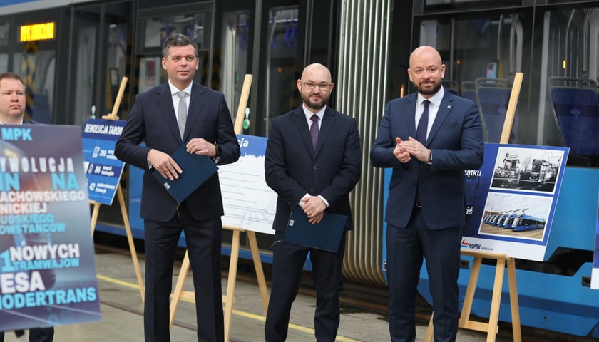 Podczas konferencji prasowej prezydent Jacek Sutryk przedstawił nowy zarząd MPK Wrocław.