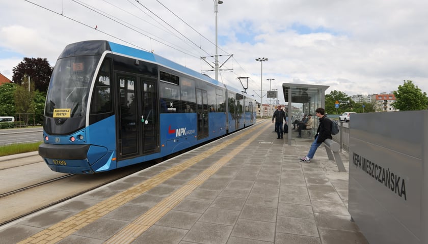 Przystanek Kępa Mieszczańska na nowej trasie tramwajowej przez Popowice