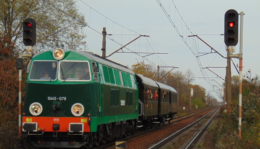 Historyczny pociąg na Dolnym Śląsku