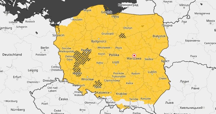 Powiększ obraz: Mapa kraju, na żółto alert IMGW: gęste mgły już dziś wieczorem