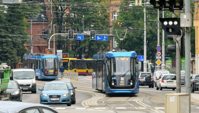 Powiększ obraz: Zmodernizowane Skody 16T
