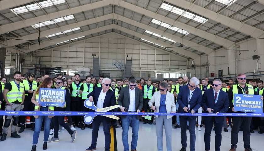 Powiększ obraz: Otwarcie hangaru