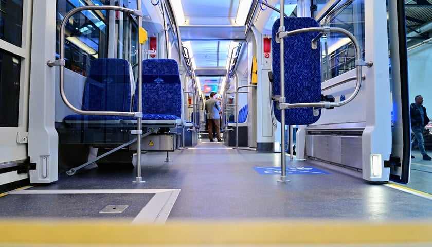 Powiększ obraz: Wnętrze zmodernizowanej Skody 19T