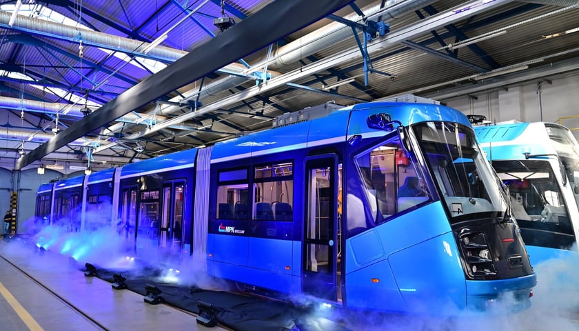 Powiększ obraz: Prezentacja pierwszej zmodernizowanej Skody 19T na zajezdni Borek