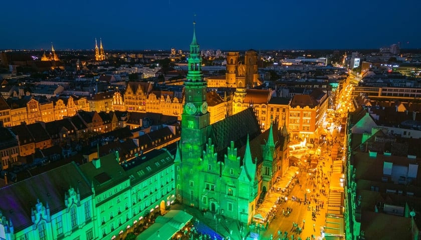 Wrocławski rynek w cudownych kolorach. Tylko w ten weekend pokazy video mappingu „Serce Miasta”