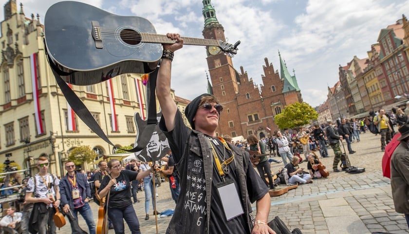 Gitarowy Rekord Świata we Wrocławiu pobity.