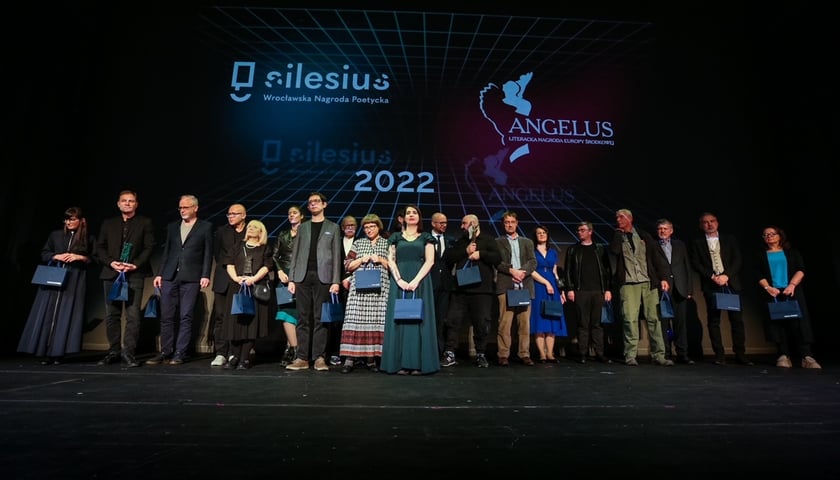 na zdjęciu Laureaci i nominowani nagród Silesius i Angelus 2022