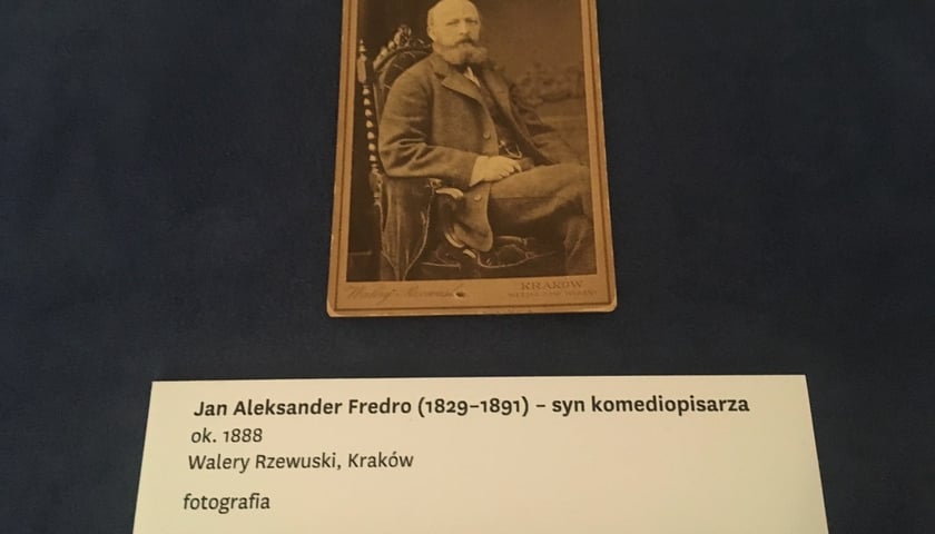 <p>Wystawa &bdquo;Żołnierz napoleoński, ojciec komedii polskiej&rdquo; &mdash; Fredro w Ossolineum</p>
