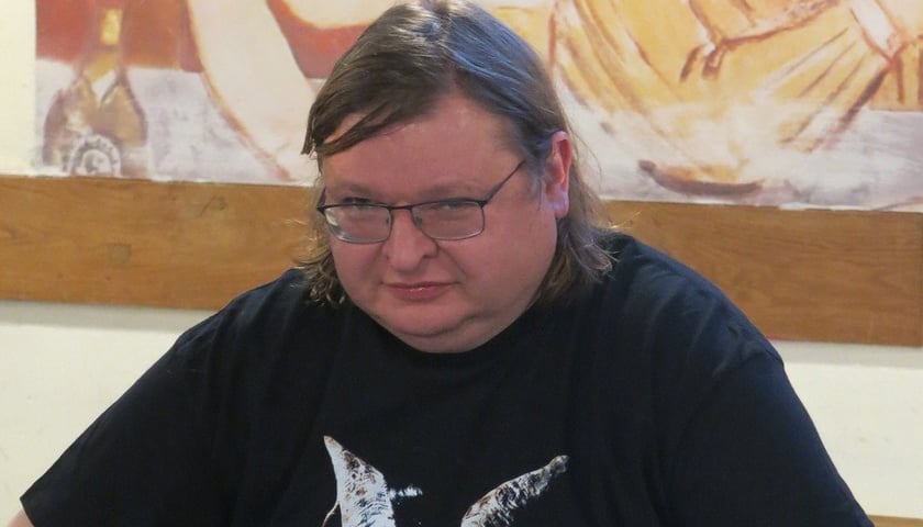 <p>Przemysław Wojcieszek, autor powieści &bdquo;Świnie wojny&rdquo;</p>