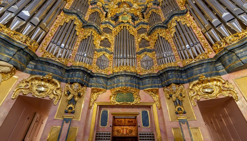 <p>Organy w bazylice św. Elżbiety stały się wielką turystyczną atrakcją Wrocławia</p>