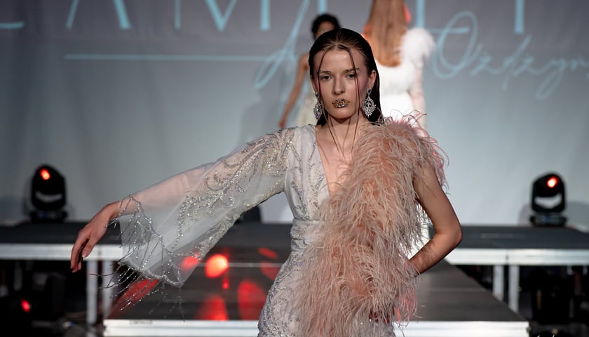 FashiON! Wrocław Fashion Week 2023 - pokaz i sesja Angeliki Ożdżyńskiej