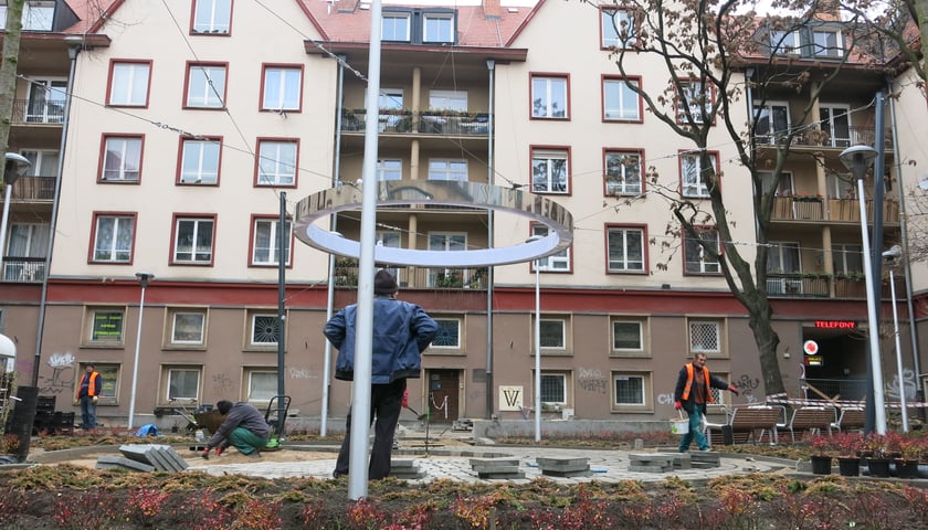 Uroczyste rozświetlenie Aureoli Jakuba Szczęsnego 14 grudnia o godz.20 za galerią BWA Dizajn (od strony ul. Szewskiej).