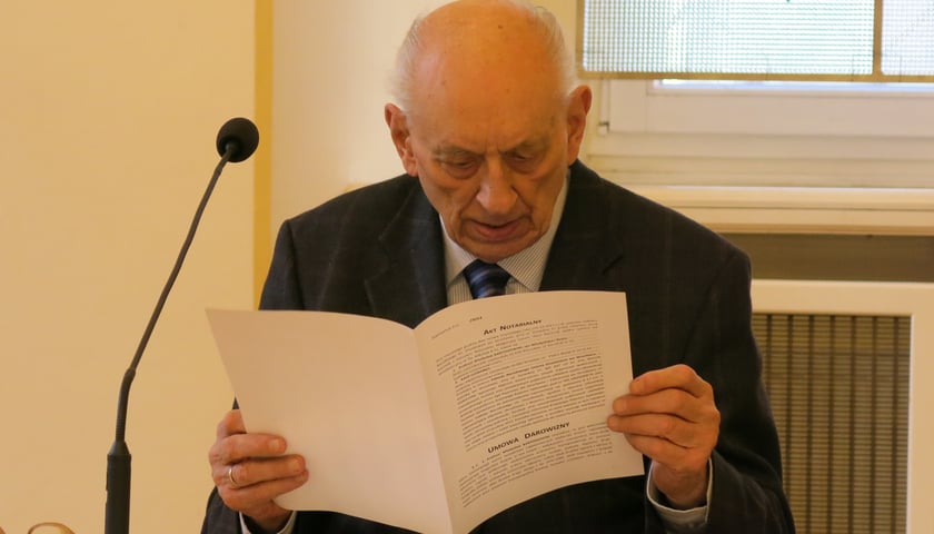 Zbiory przekazane przez małżeństwo Państwa Bartoszewskich będą eksponowane w Kamienicy pod Złotym Słońcem w Gabinetach Wielkich Polaków, razem z darami Jana Nowaka-Jeziorańskiego