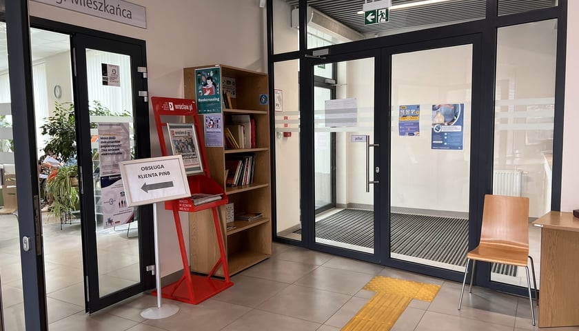 <p>Punkt bookcrossingowy&nbsp; w UMW przy ul. Hubskiej</p>