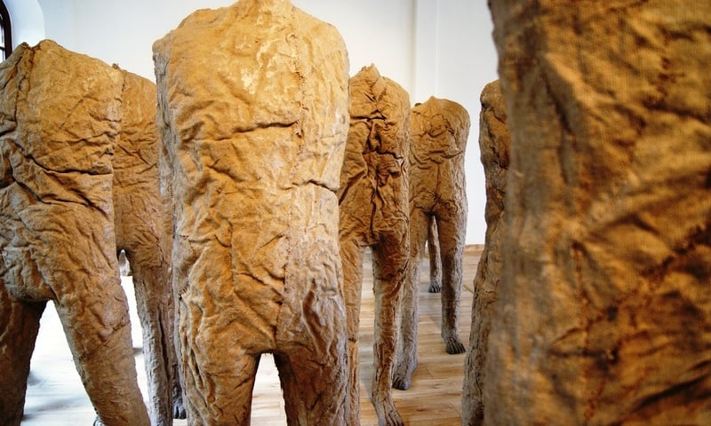 Prace Magdaleny Abakanowicz w Galerii Dworcowej