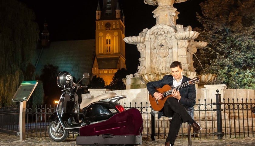 Gitarzysta Jakub Kościuszko zagra w Sanatorium Kultury