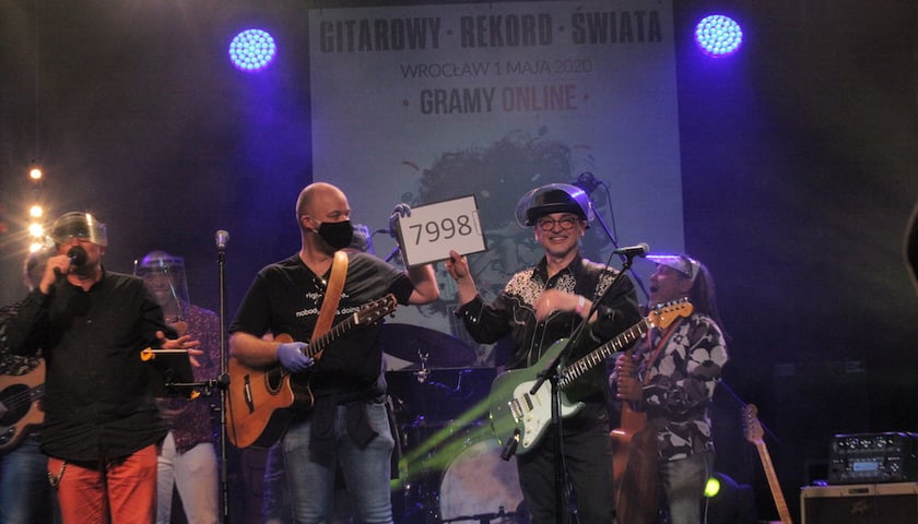 7998 – Gitarowy Rekord Świata Online pobity!