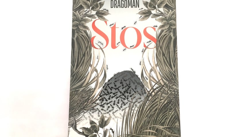 <p>Gy&ouml;rgy Dragom&aacute;n, &bdquo;Stos&rdquo;, Oficyna Noir sur Blanc 2024</p>