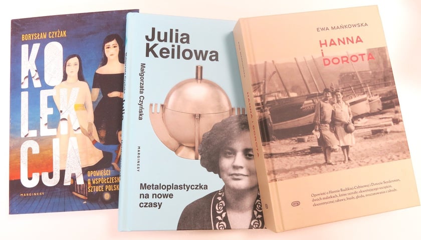 <p>Borysław Czyżak &bdquo;Kolekcja. Opowieści o wsp&oacute;łczesnej sztuce polskiej&rdquo; (Wydawnictwo Marginesy), Małgorzata Czyńska, &bdquo;Julia Keilowa. Metaloplastyczka na nowe czasy&rdquo; (Wydawnictwo Marginesy) oraz &bdquo;Hanna i Dorota&rdquo; Ewy Mańkowskiej (Wydawnictwo EMG)</p>