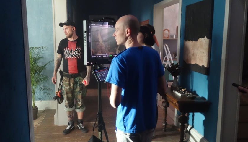 <p>Artur Wyrzykowski na planie filmu &bdquo;To się nie dzieje&rdquo; w Wytw&oacute;rni Film&oacute;w Fabularnych</p>