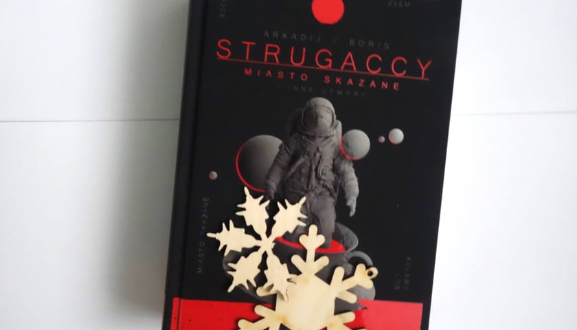 <p>Arkadij i Boris Strugaccy, &bdquo;Miasto skazane i inne utwory&rdquo;, Przekład ,Wydawnictwo Pr&oacute;szyński i Sk-a 2024</p>