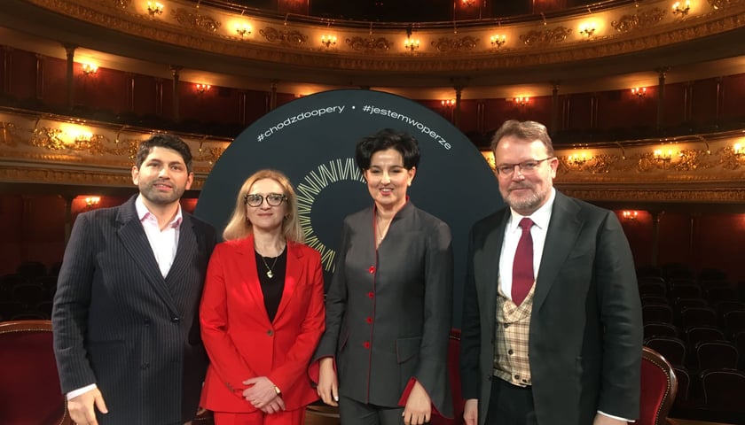 <p>Nowy zesp&oacute;ł kierujący Operą Wrocławską &ndash; od lewej Mirian Khukhunaishvili, Izabela Piekielnik, Agnieszka Frank&oacute;w-Żelazny, Tomasz Konieczny</p>