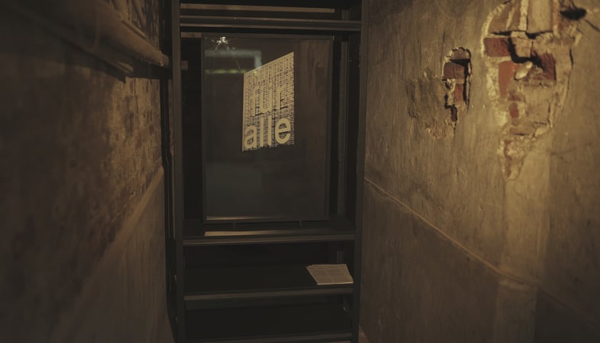 <p>We wrocławskich schronach odbywa się trzydniowa wystawa Yuriya Bileya &ndash; prace Yuriya Bileya w schronie pod Uniwersytetem Medycznym na Bartla 5</p>