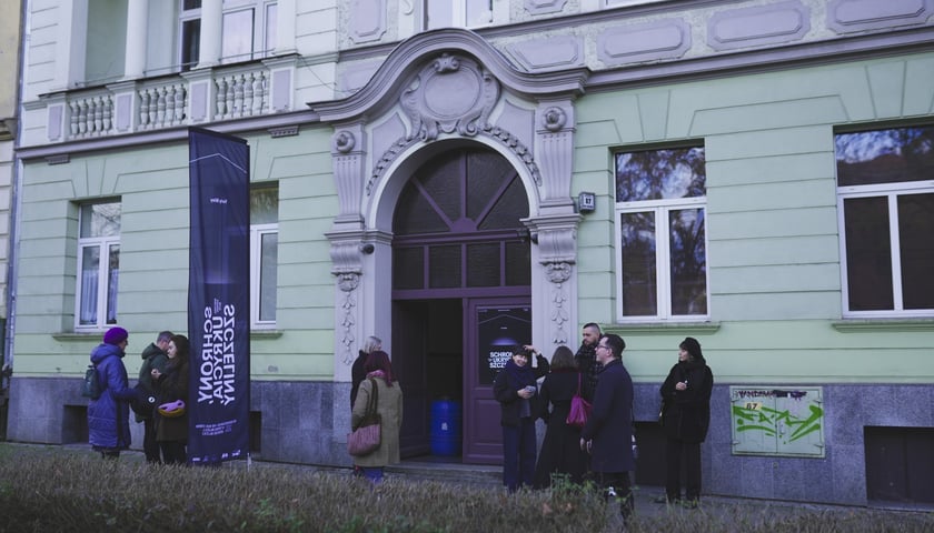 <p>We wrocławskich schronach odbywa się trzydniowa wystawa Yuriya Bileya - tu kamienica Curie-Skłodowskiej 87&nbsp;</p>