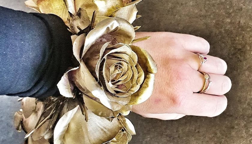 Na zdjęciach biżuteria z projektu &bdquo;Relacje&rdquo; realizowanego&nbsp;w ramach stypendium artystycznego Prezydenta Wrocławia