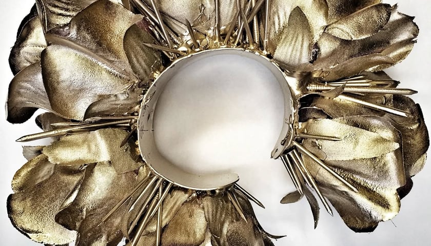 Na zdjęciach biżuteria z projektu &bdquo;Relacje&rdquo; realizowanego&nbsp;w ramach stypendium artystycznego Prezydenta Wrocławia