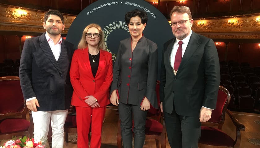 <p class="MsoNormal">Nowy zesp&oacute;ł kierujący Operą Wrocławską &ndash; od lewej Mirian Khukhunaishvili, Izabela Piekielnik, Agnieszka Frank&oacute;w-Żelazny, Tomasz Konieczny</p>