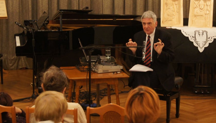 <p>Klub Muzyki i Literatury &ndash; wykład Marka Dyżewskiego w 2016 roku</p>