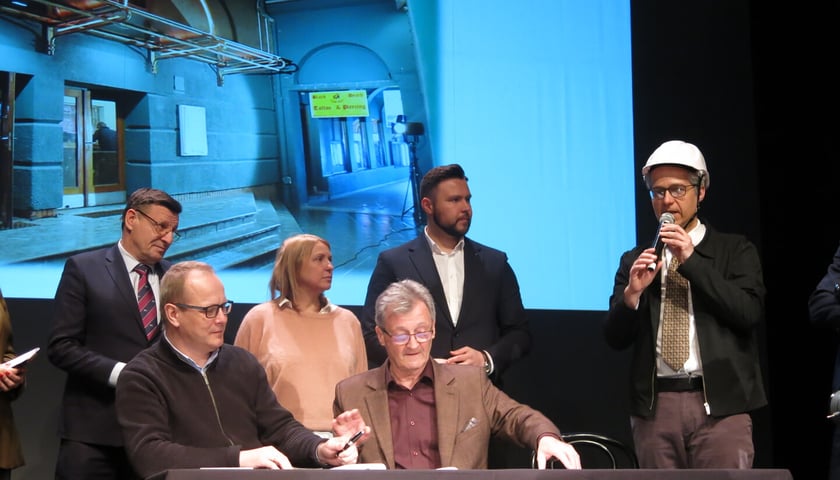 <p>Podpisanie umowy na modernizację Sceny Kameralnej</p>