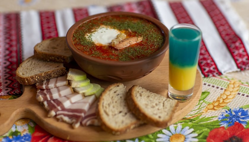 Powiększ obraz: Klienci mogą liczyć na dania kuchni ukraińskiej.