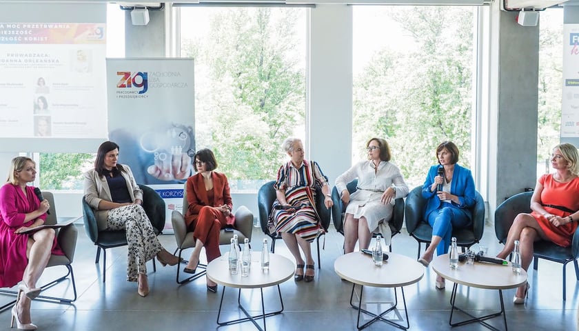 Powiększ obraz: VIII Wrocławskie Forum Kobiet
