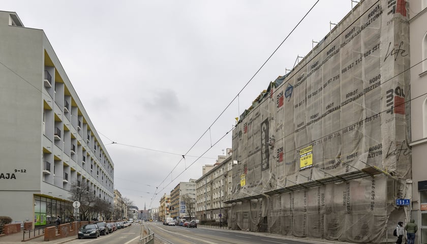 Trwa remont zabytkowej kamienicy przy ulicy Kołłątaja 23.