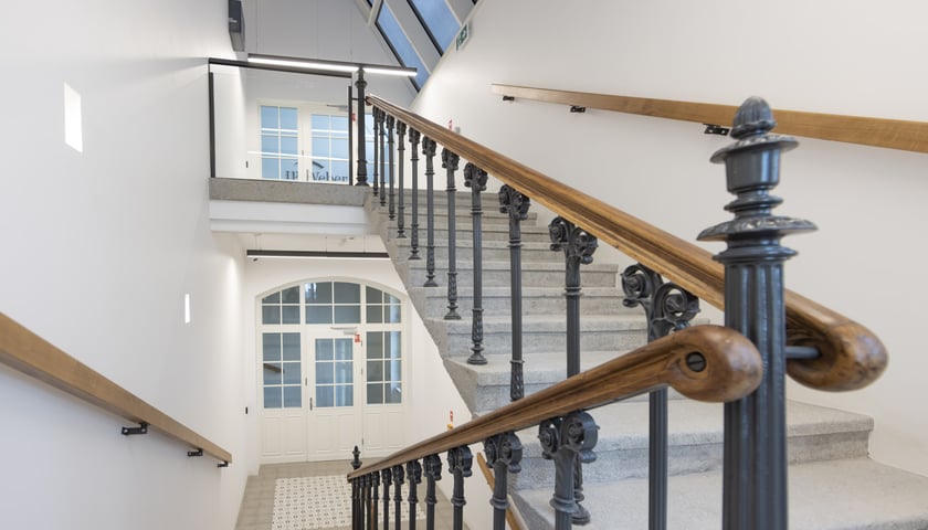 Biurowiec L'Uni (dawiej Wydział Farmacji Akademii Medycznej we Wrocławiu)