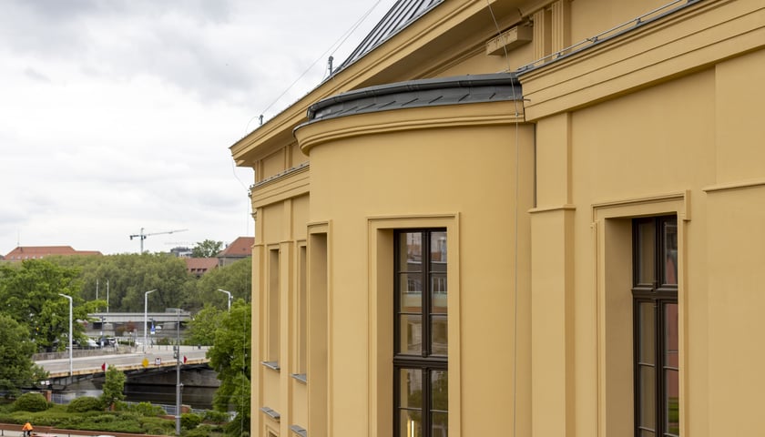 Biurowiec L'Uni (dawiej Wydział Farmacji Akademii Medycznej we Wrocławiu)