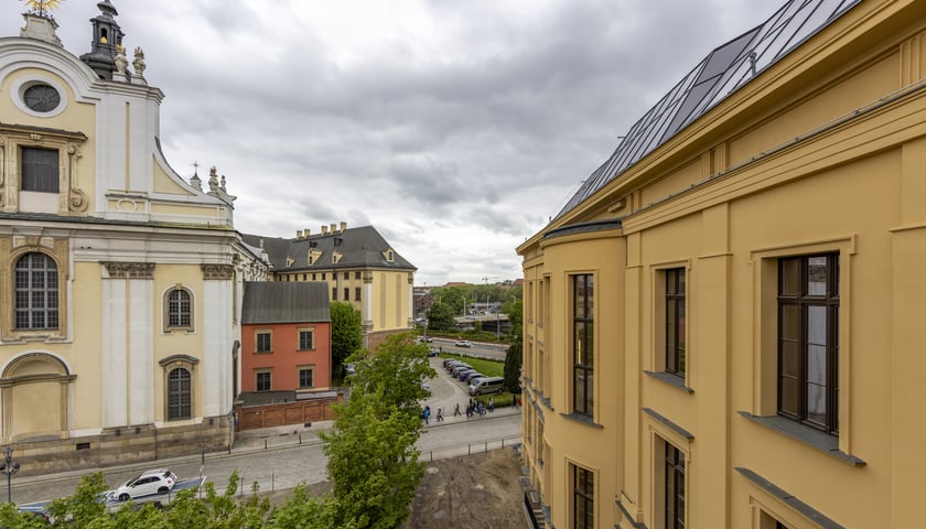 Biurowiec L'Uni (dawiej Wydział Farmacji Akademii Medycznej we Wrocławiu)