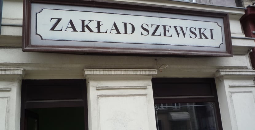 Przez 38 lat był tam zakład, znanego wrocławskiego szewca Zygmunta Trąbczyńskiego. Teraz miasto szuka nowego najemcę.