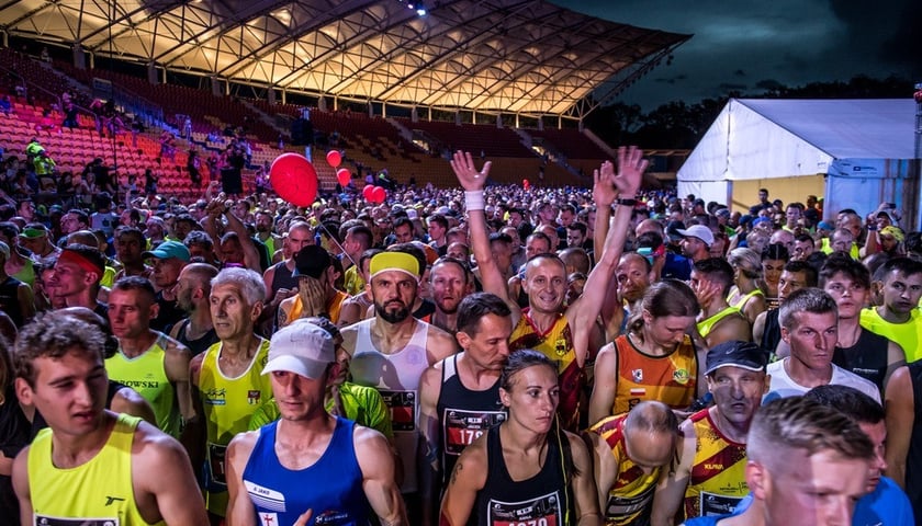 Ostatni raz we wrocławskim nocnym półmaratonie biegacze rywalizowali w 2019 r.