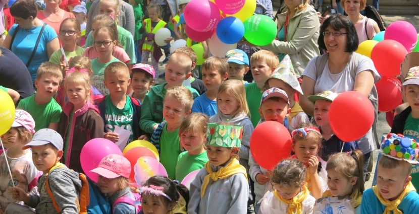 Uczestnicy pikniku ekologicznego w Parku Staromiejskim