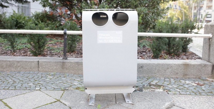 Miasto montuje czujniki w koszach na śmieci