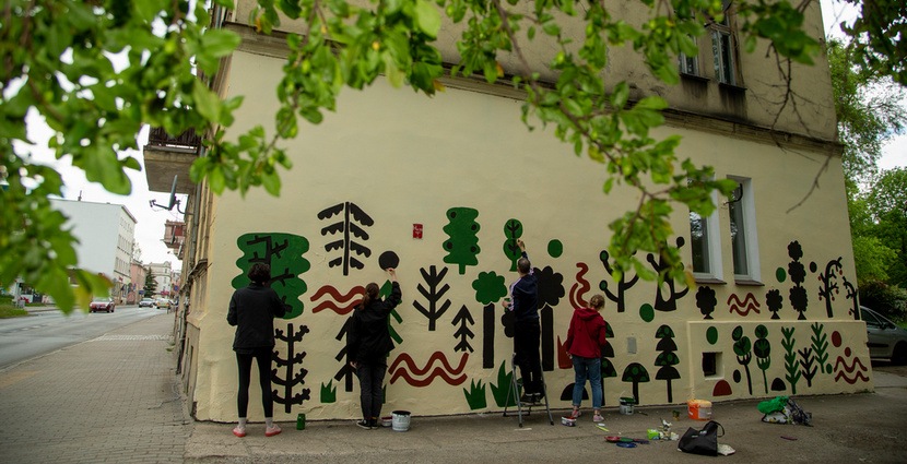 Malowanie muralu w Leśnicy (kamienica przy ul. Średzkiej 2) to zwieńczenie festiwalu oraz projektu C-Change