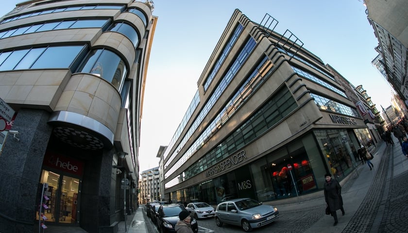 Powiększ obraz: Budynki u zbiegu ulic Oławskiej i Łaciarskiej