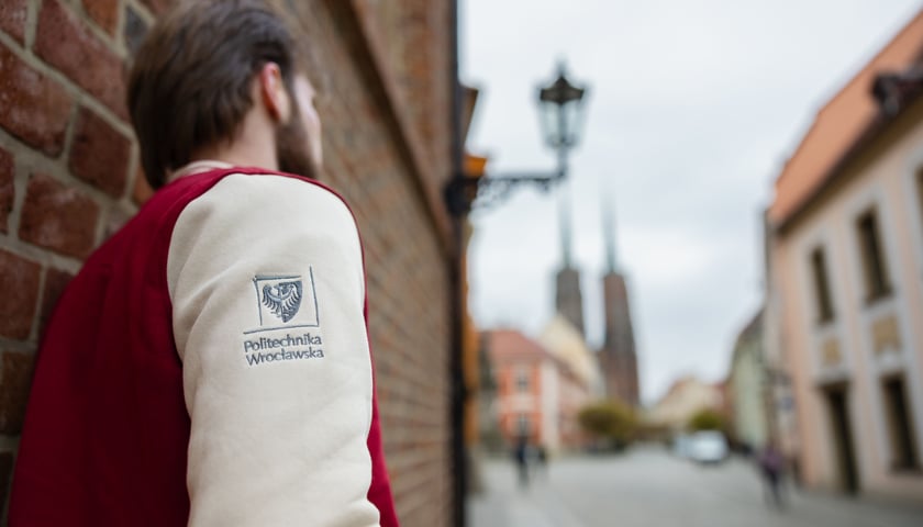 Powiększ obraz: Student Politechniki Wrocławskiej. Zdjęcie ilustracyjne